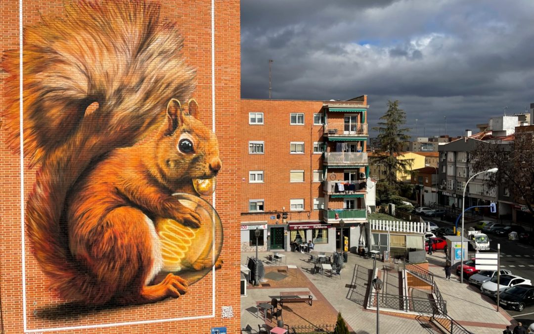 El mural de la ardilla gigante de JM Brea ha sido elegido entre los 100 mejores de todo el mundo
